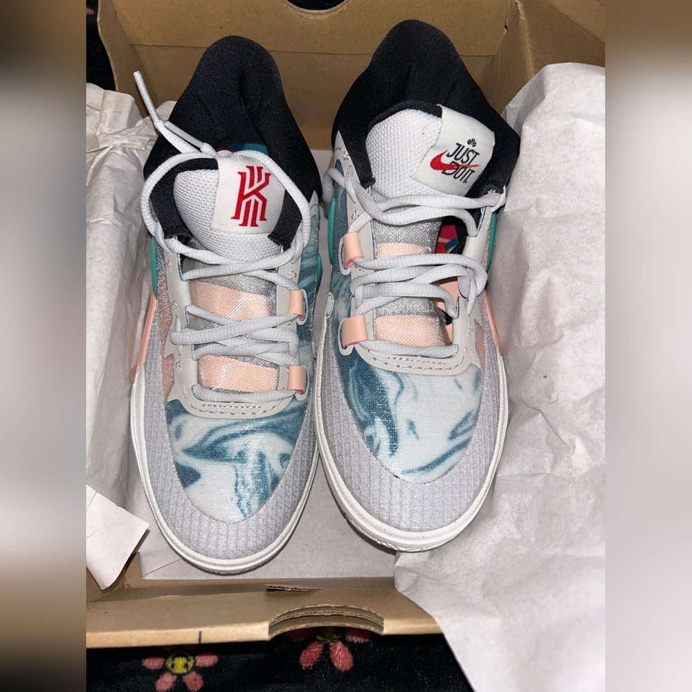 Nike Kyrie 8 - Picture 5 of 5